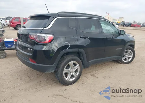 2024 Jeep Compass Latitude 4X4 z USA, uszkodzony, nr VIN 3C4NJDBN4RT603679